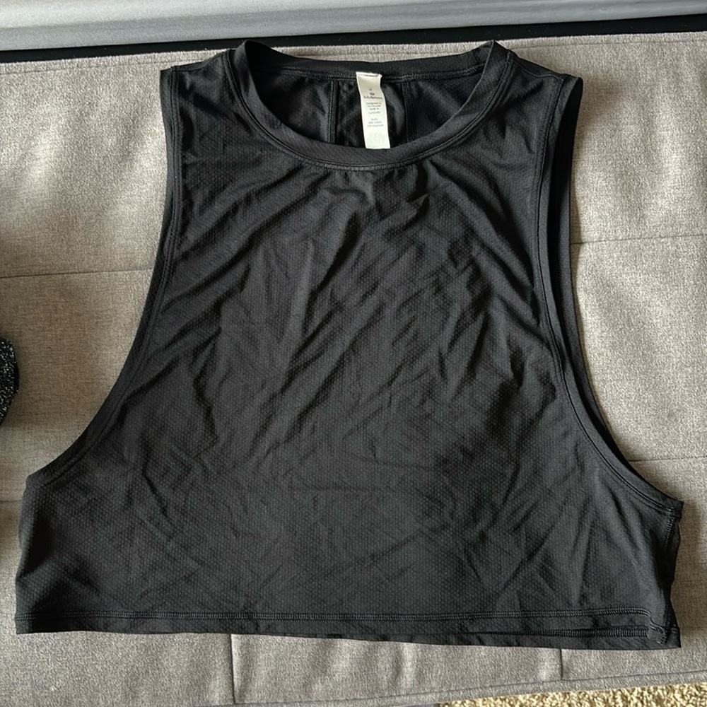 Lululemon black tank crop size 4